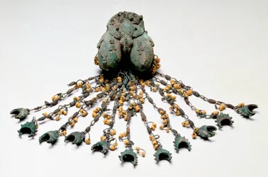 Pendentif double œuf, Igbo-Ukwu, 9e - 10e siècle
